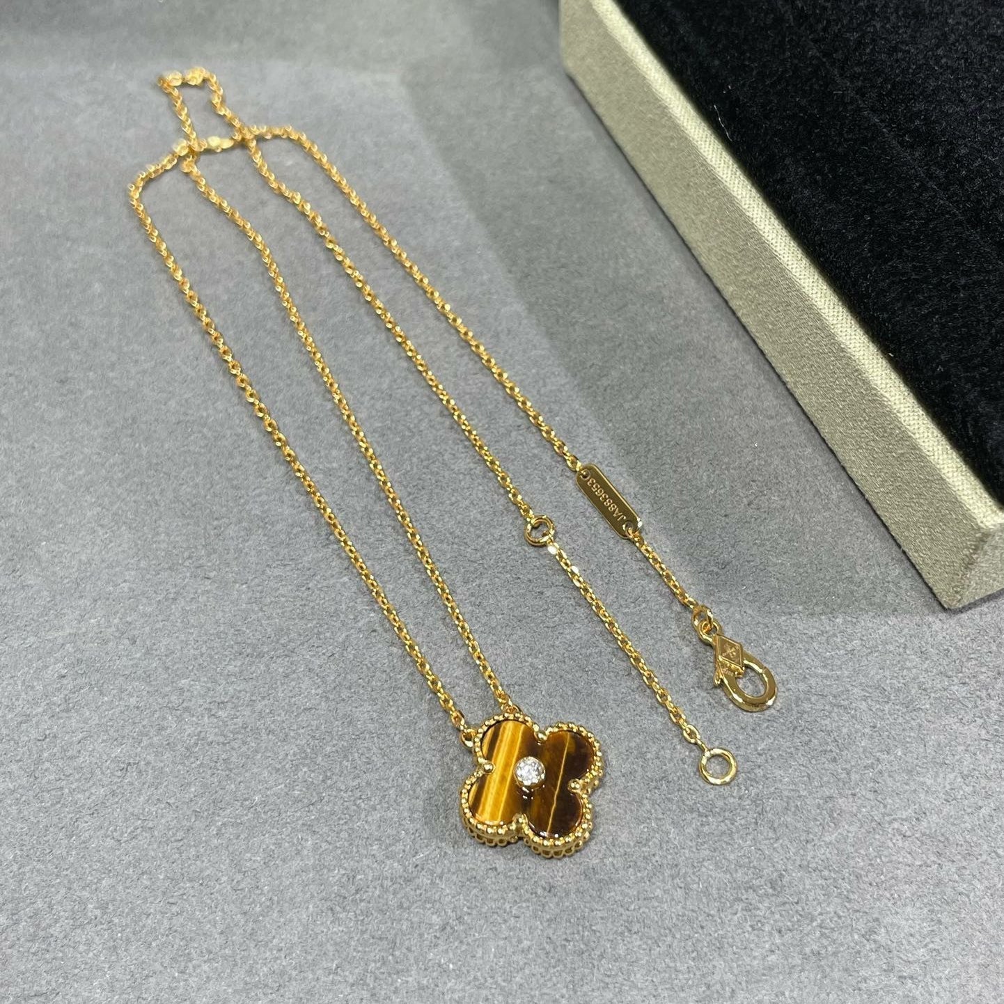[Revel Jewelry]CLOVER 15MM DIAMOND AND YELLOW TIGER'S EYE AGATE necklace