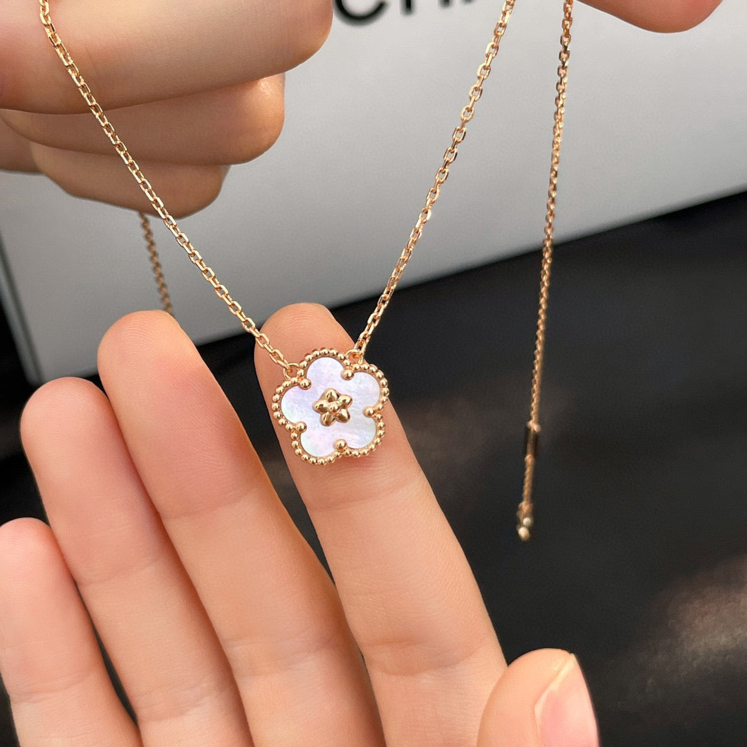 [Revel Jewelry]LUCKY  WHITE MOP  PLUM BLOSSOM NECKLACE