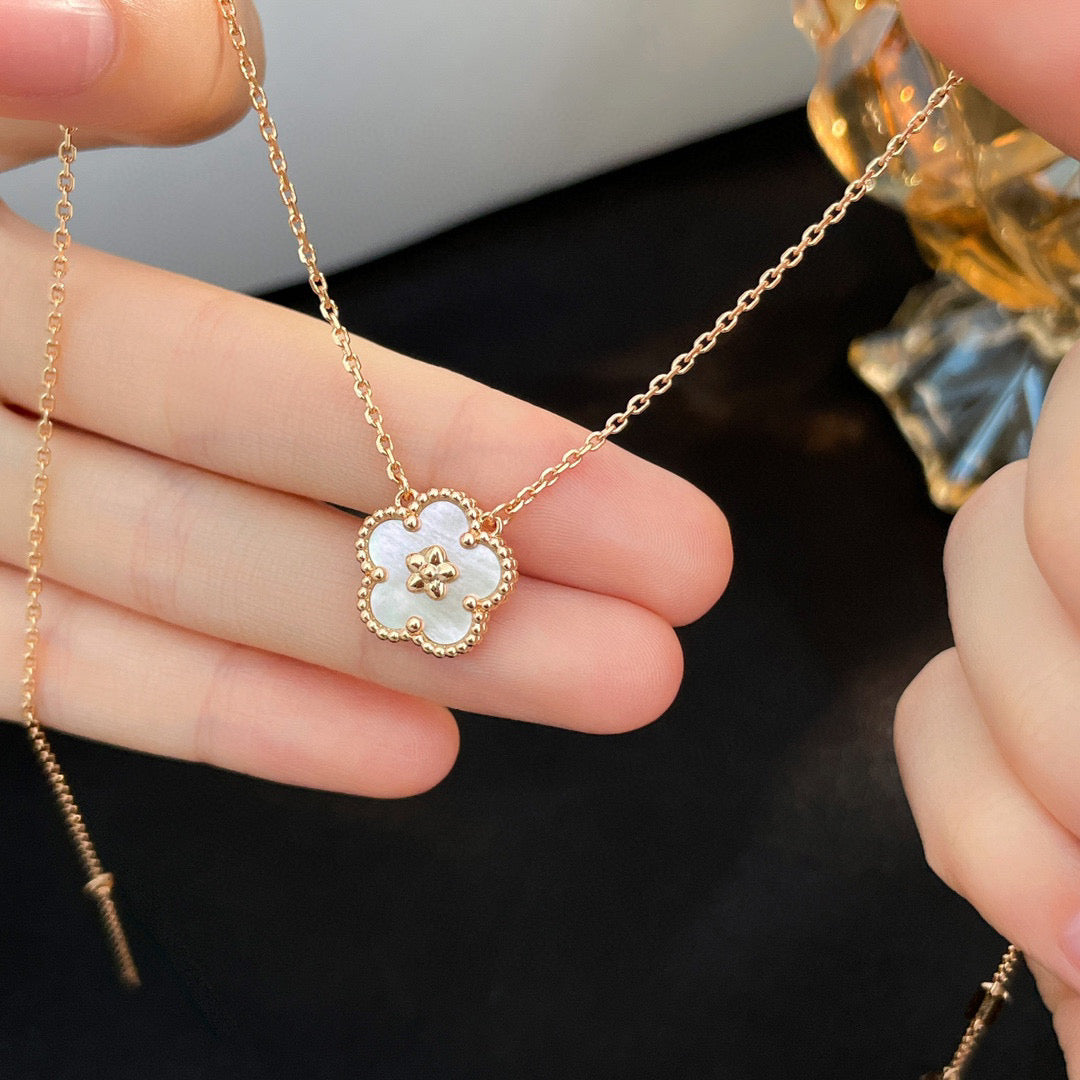 [Revel Jewelry]LUCKY  WHITE MOP  PLUM BLOSSOM NECKLACE