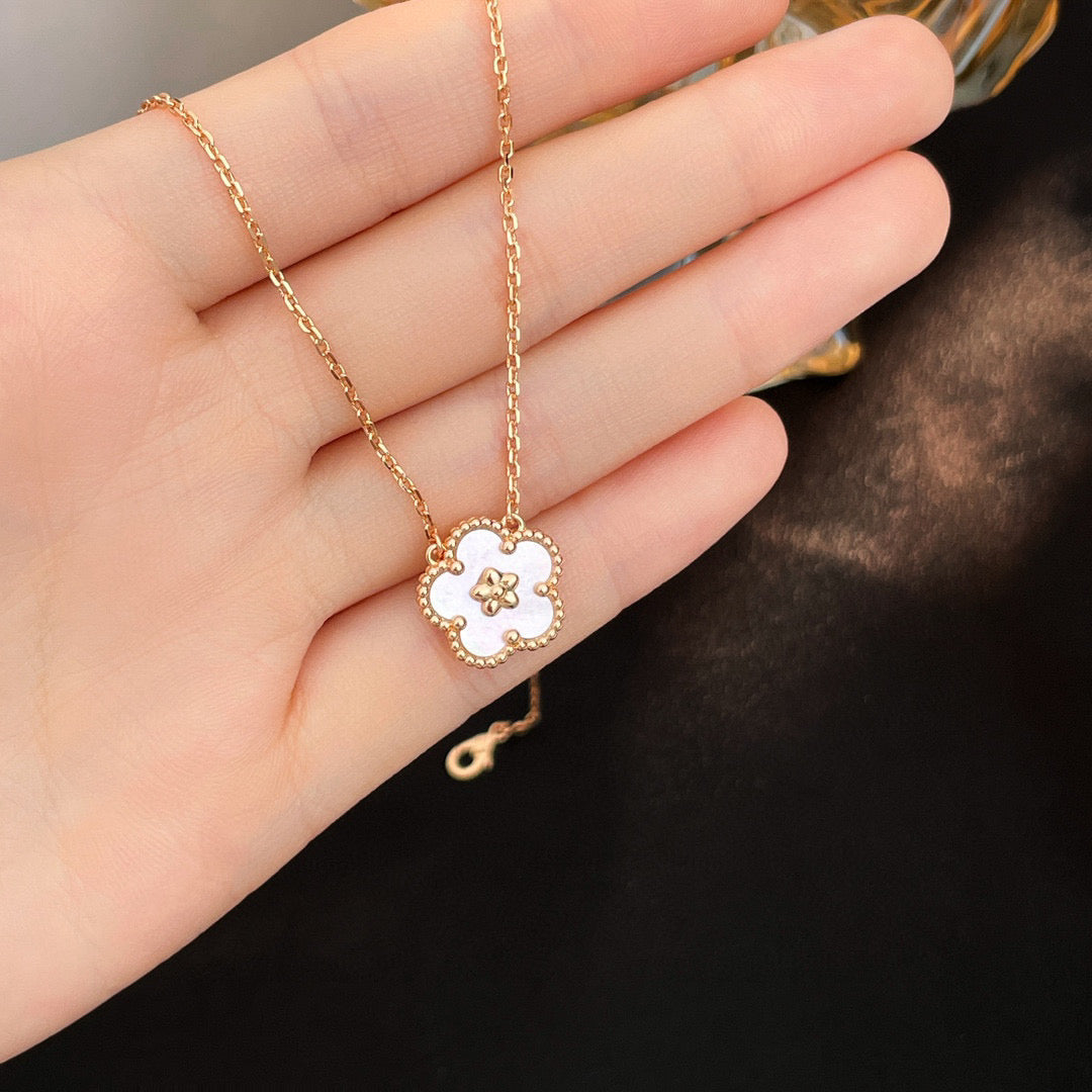 [Revel Jewelry]LUCKY  WHITE MOP  PLUM BLOSSOM NECKLACE