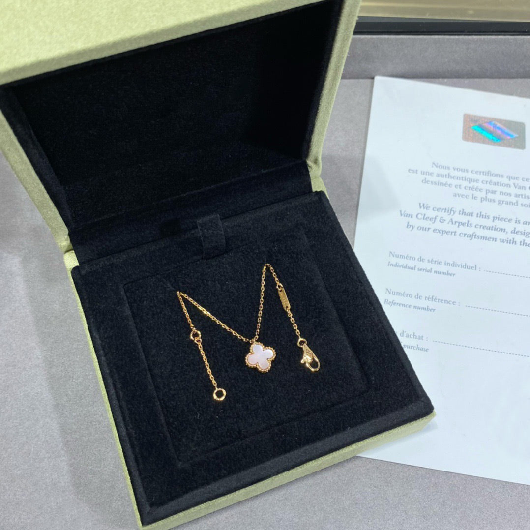 [Revel Jewelry]CLOVER 15MM PINK MOTHER-OF-PEARL SINGLE FLOWER NECKLACE