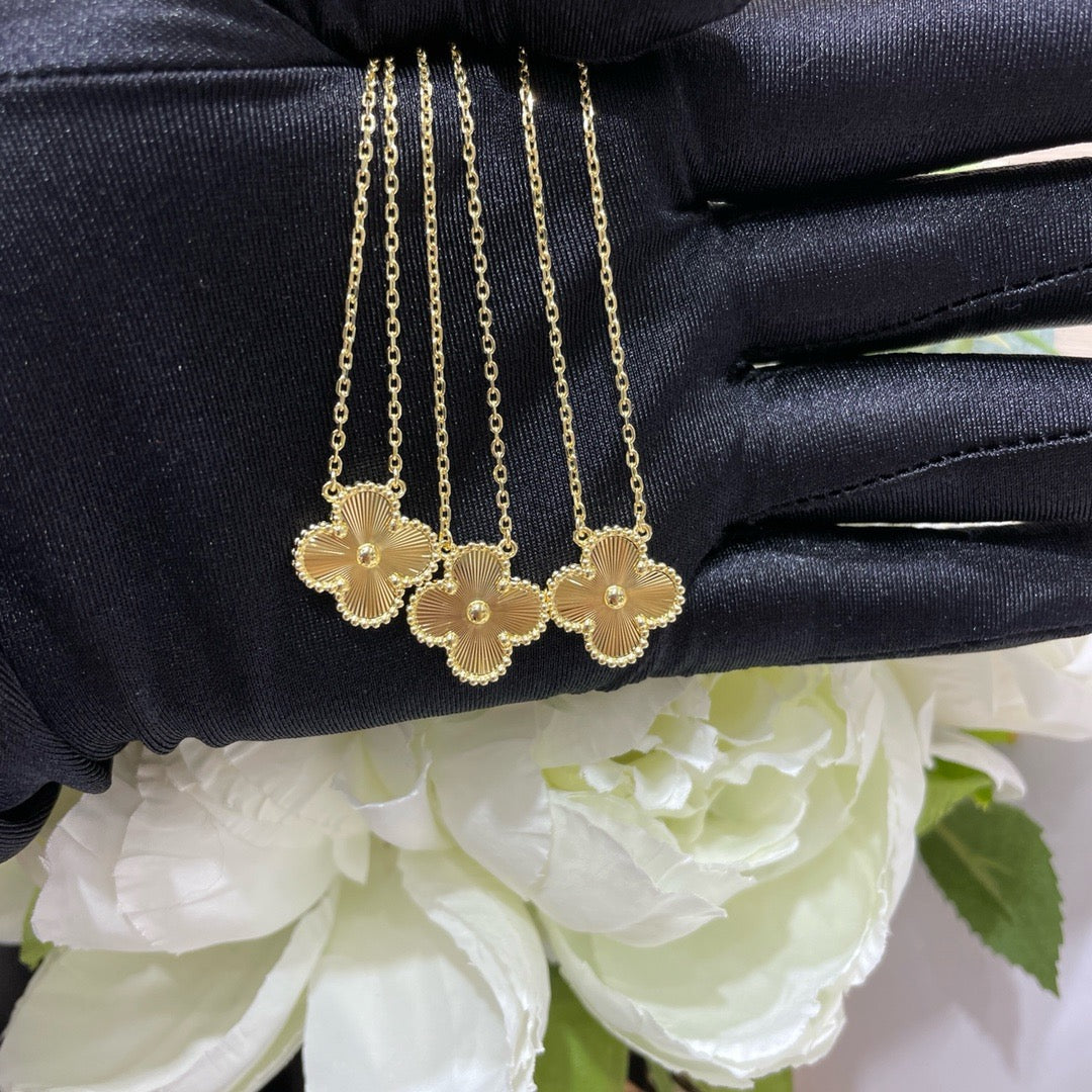 [Revel Jewelry]CLOVER 15MM LASER NECKLACE