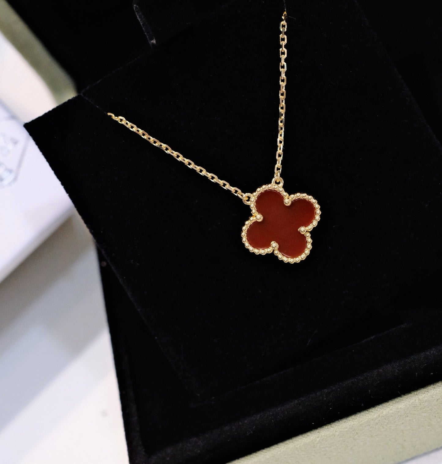 [Revel Jewelry]CLOVER 15MM CARNELIAN SINGLE FLOWER NECKLACE