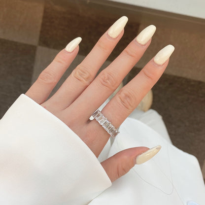 [Revel Jewelry]0,75 Karat Eleganter Tennisring mit Smaragdschliff