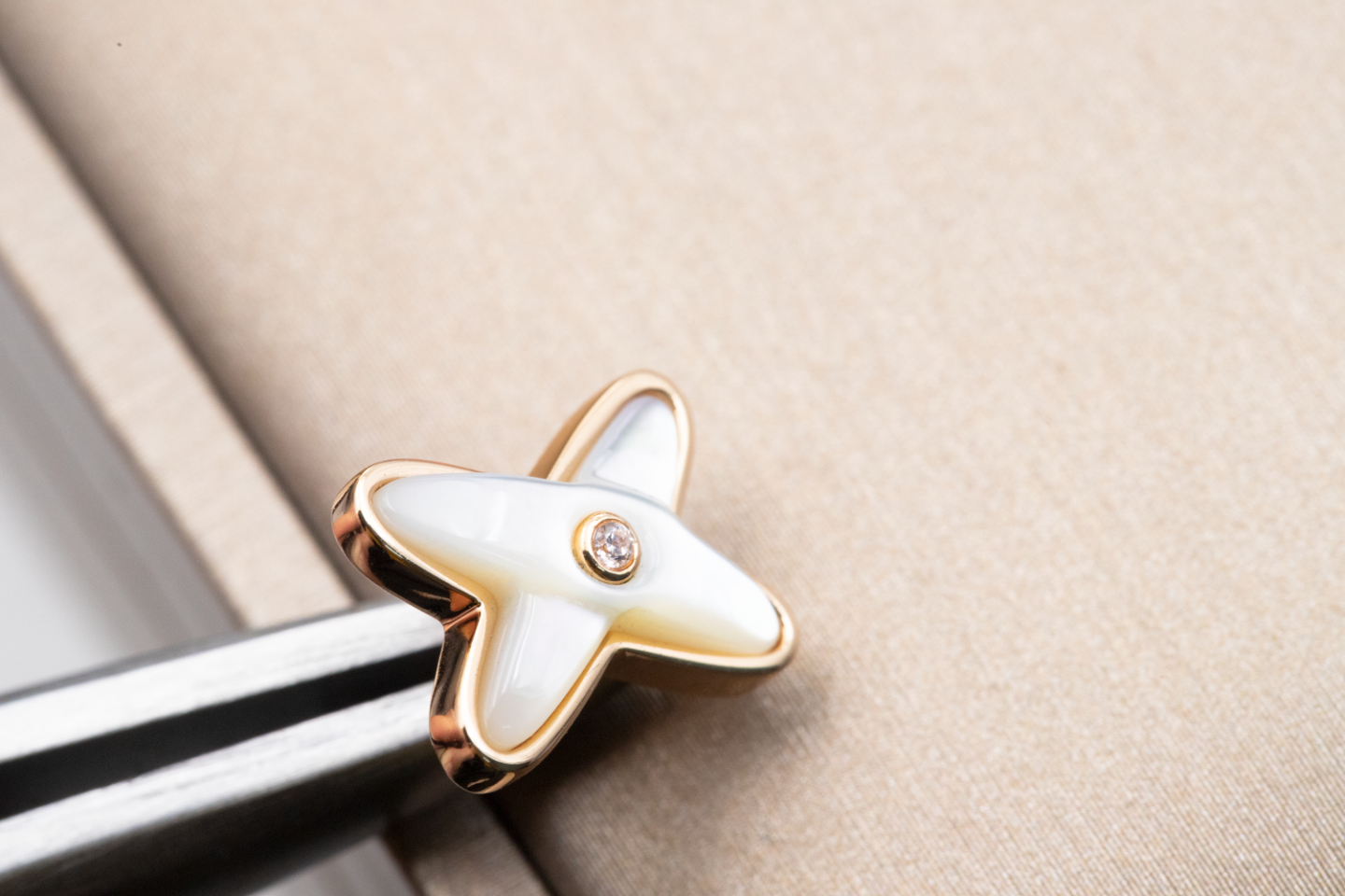 [Revel Jewelry]JEUX DE WHITE MOP PINK GOLD DIAMOND EARRINGS
