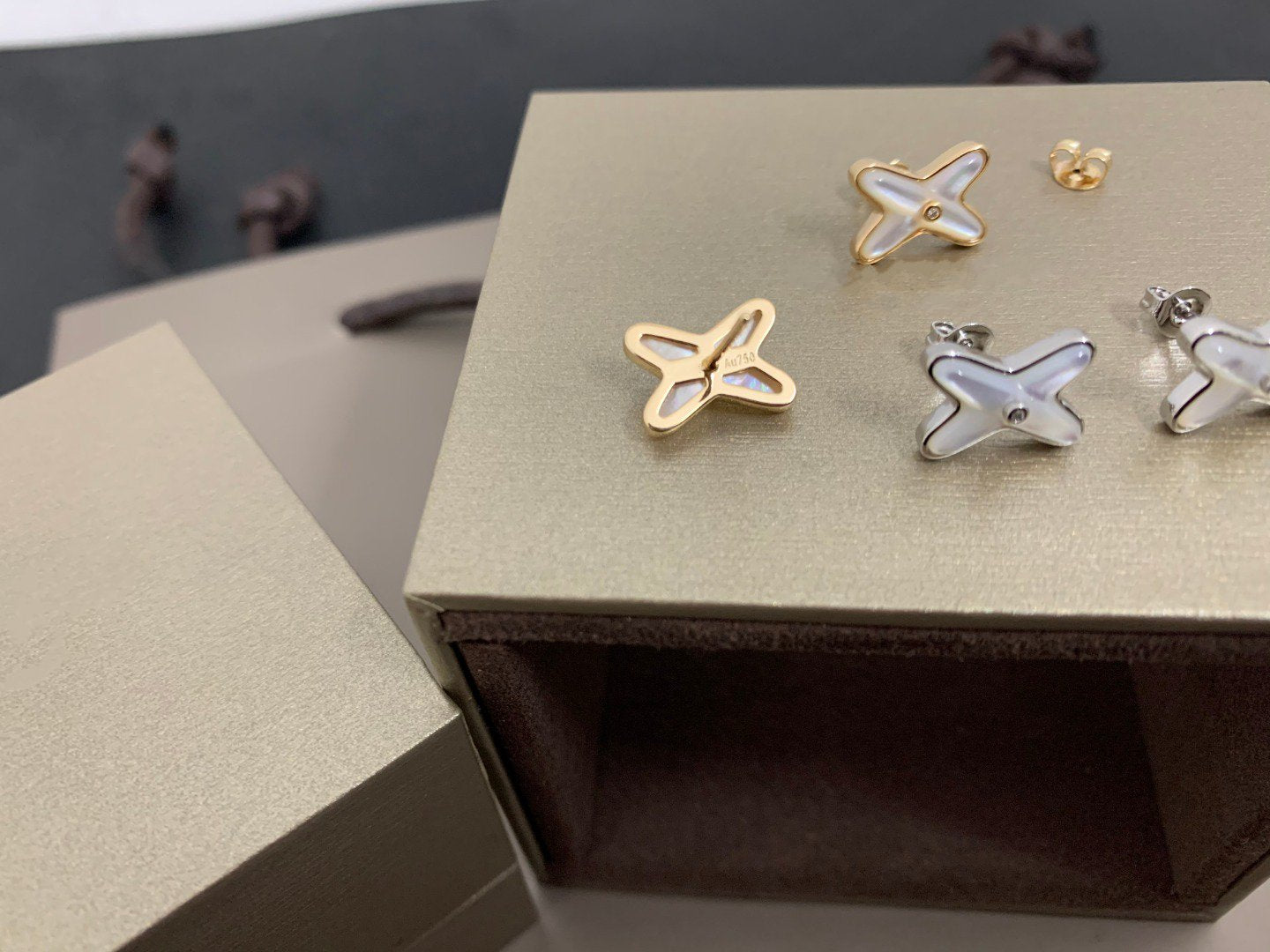 [Revel Jewelry]JEUX DE WHITE MOP SILBER DIAMANT OHRRINGE