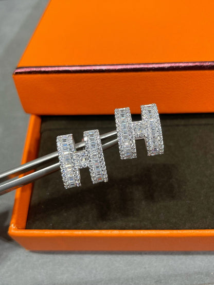 [Revel Jewelry]H STUD-OHRRINGE MIT SILBERNEN DIAMANTEN