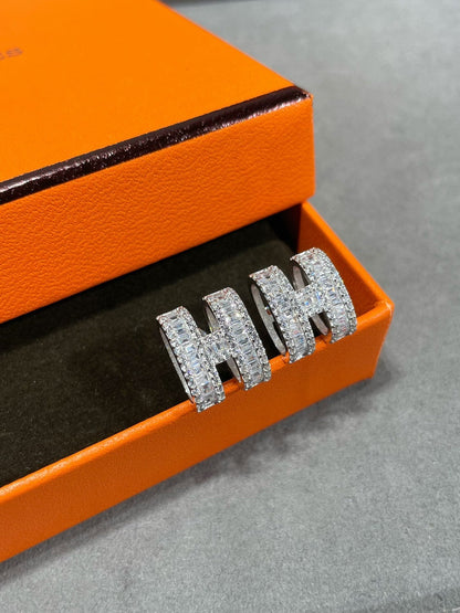 [Revel Jewelry]H STUD-OHRRINGE MIT SILBERNEN DIAMANTEN