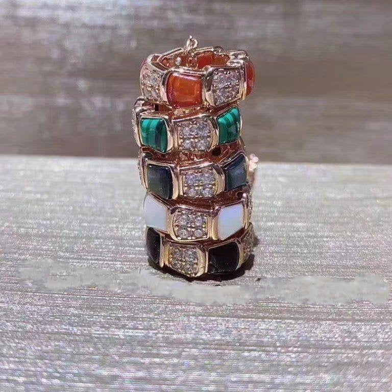 [レヴェル]セルペンティ ペンダント ダイヤモンドネックレス