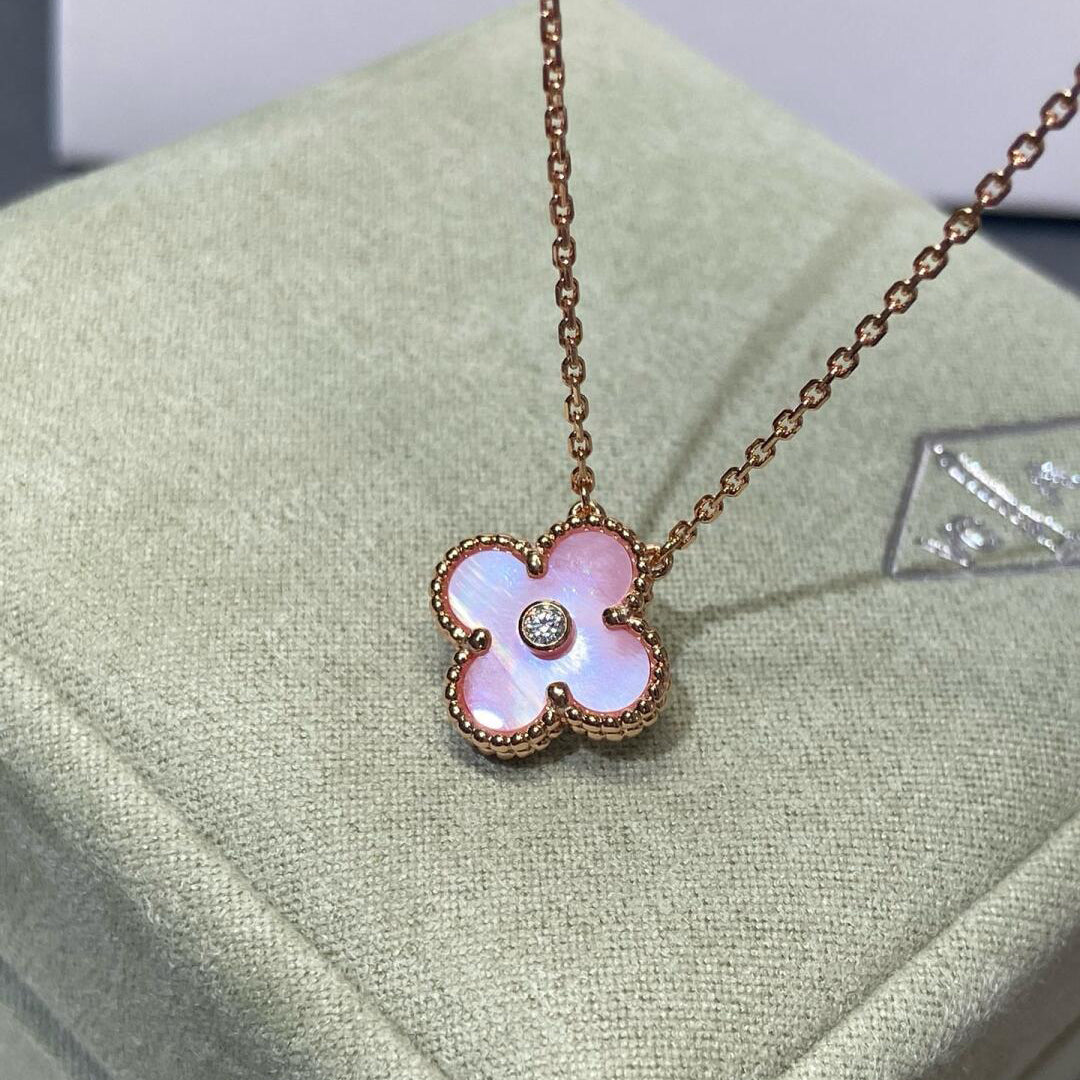 [Revel Jewelry]CLOVER 15MM DIAMOND PINK MOP NECKLACE