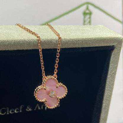 [Revel Jewelry]CLOVER 15MM DIAMOND PINK MOP NECKLACE