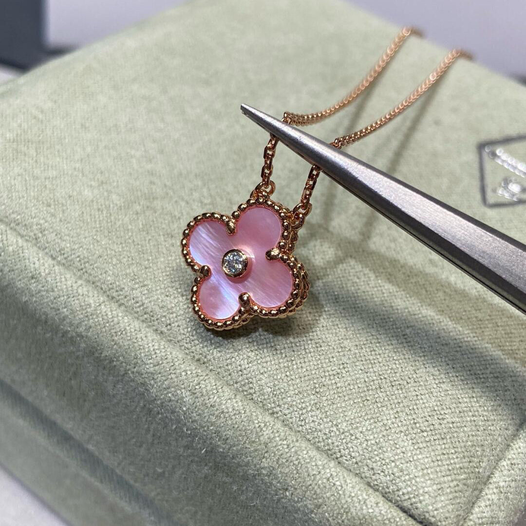 [Revel Jewelry]CLOVER 15MM DIAMOND PINK MOP NECKLACE