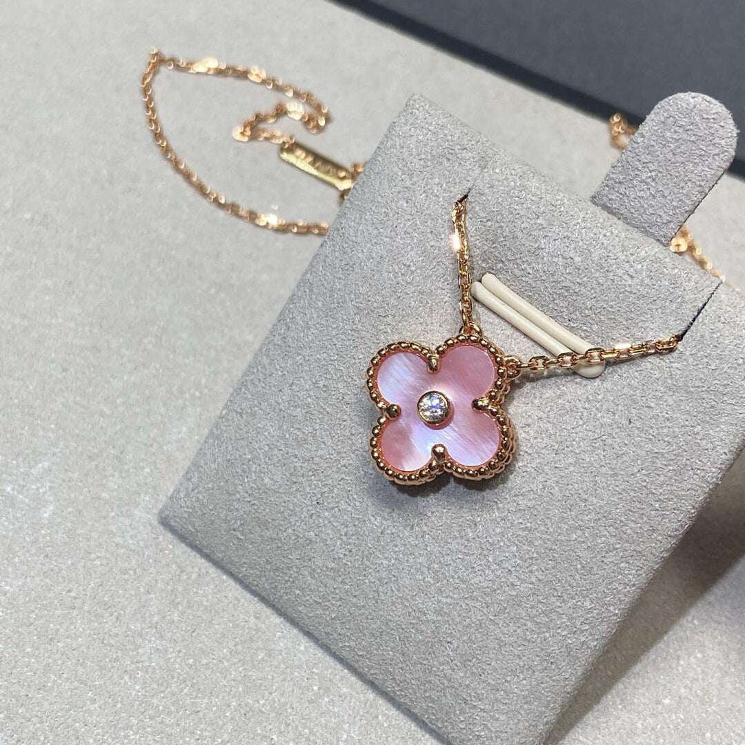[Revel Jewelry]CLOVER 15MM DIAMOND PINK MOP NECKLACE