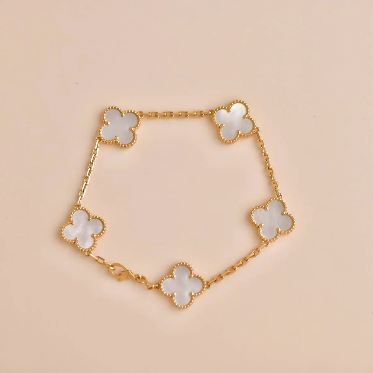 [Revel Jewelry]CLOVER WHITE PEARL MOP 5 MOTIF BRACELET COLLECTION