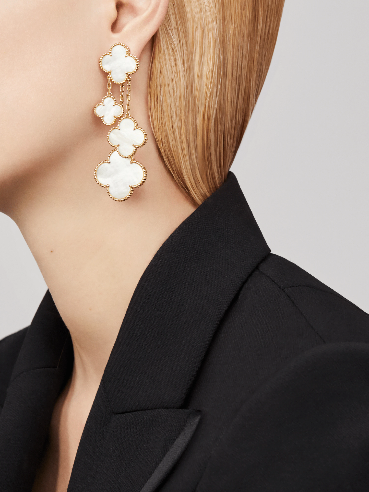 [Revel Jewelry]クローバー イヤリング ホワイト マザーオブパール 4モチーフ ゴールド