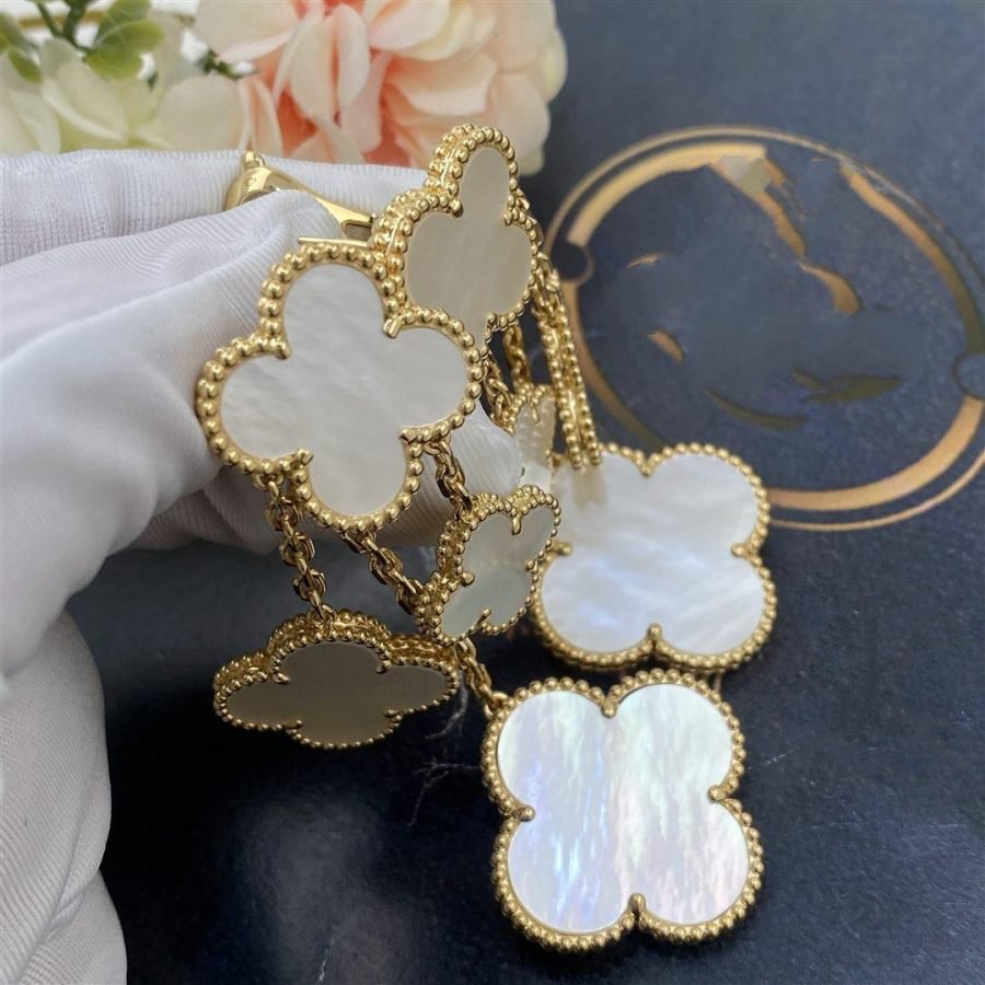 [Revel Jewelry]クローバー イヤリング ホワイト マザーオブパール 4モチーフ ゴールド